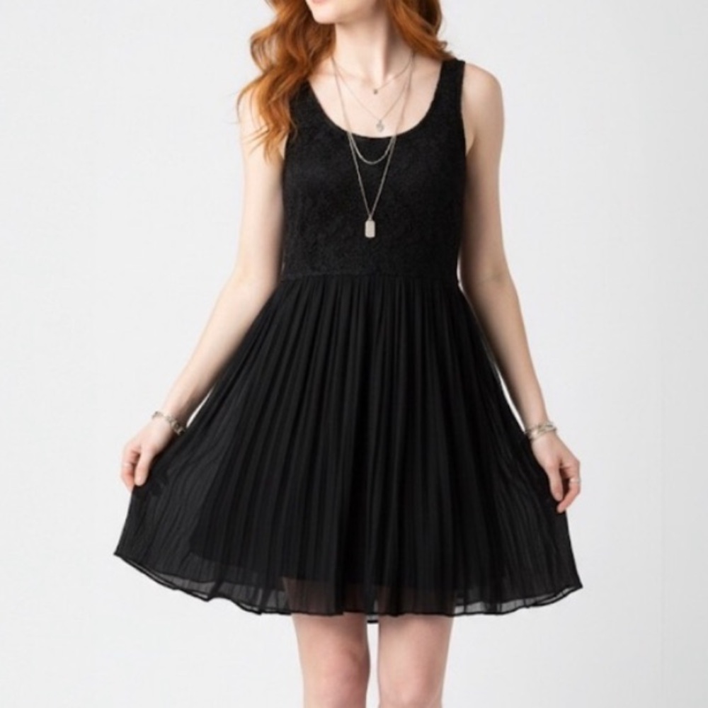MATERIAL GIRL Black Lace Bodice Pleated Skirt Babydoll Whimsigoth Summer Dress